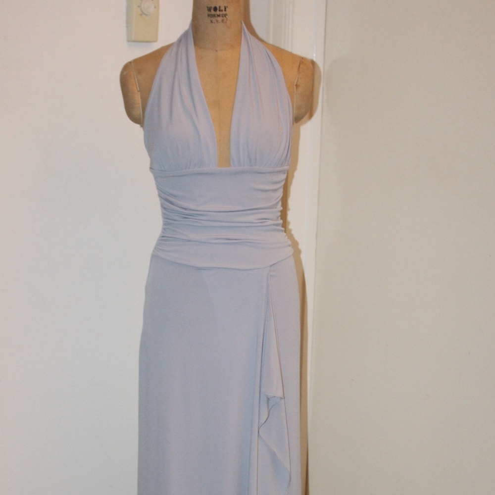 💃 Backless halter maxi dress